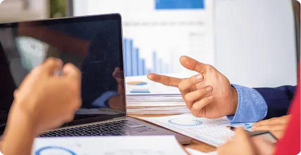 Implementación de tableros, integraciones API y automatización de flujos